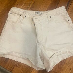 EUC Abercrombie and fitch cream 90s relaxed cutoff high rise short